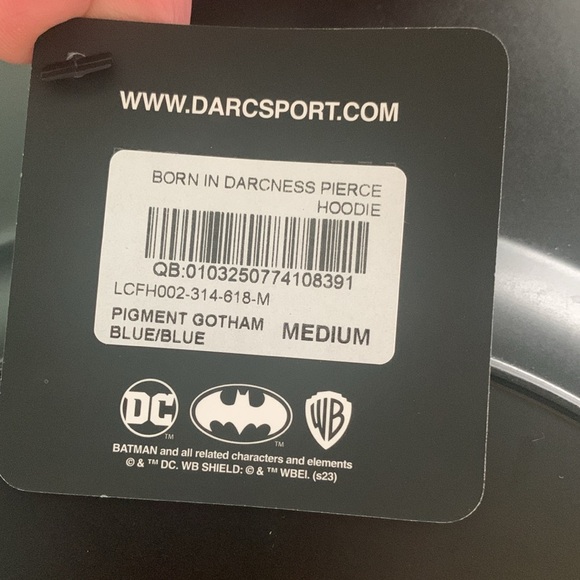 Darcsport. Born in Darcness Pierce Hoodie Batman DC WB Shield. Size M - Picture 8 of 9